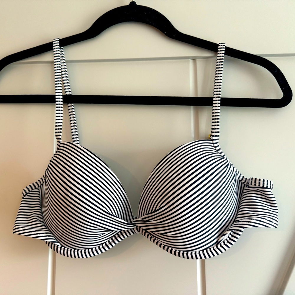 NWOT black-and-white striped bikini top size medium